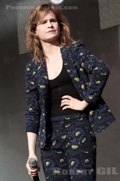 CHRISTINE AND THE QUEENS - 2013-07-20 - PARIS - Parvis de l'Hotel de Ville - 